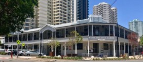 Гостиница Coolangatta Sands Hotel  Серферс-Парадайс